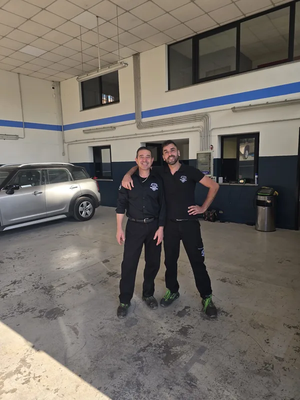 I meccanici di Tano Evoluzione in officina